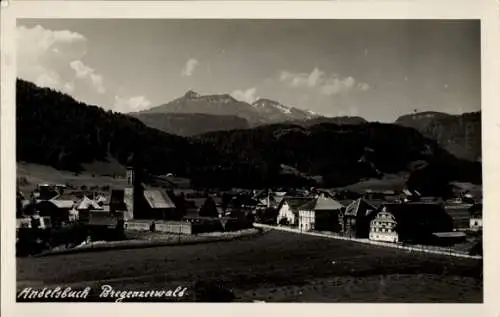 Ak Au im Bregenzerwald Vorarlberg, Schöne Landschaft, Berge im Hintergrund,  Gebäude, Dorfansicht