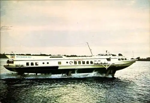 Ak Venezia Venedig Veneto, Ein weißes Schiff mit dem Namen e
globlour fährt auf dem Wasser.