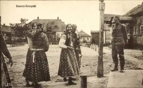 Ak Kamin Kaschyrskyj Ukraine, Straßenpartie, Frauen in Trachten, I. WK