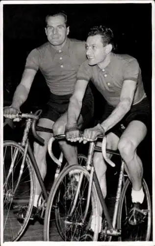 Foto 12. Dortmunder 6-Tage-Rennen Westfalenhalle 1953, Bahnradfahrer