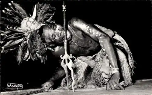 Ak Brazzaville Französisch Kongo, Tänzer, Afrikanische Tracht