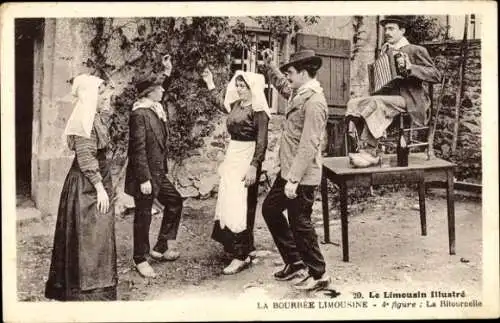 Ak Limoges Haute Vienne, Männer und Frauen in traditioneller Kleidung tanzen auf einem Dorfplatz.