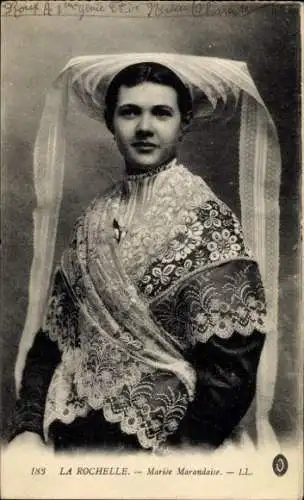 Ak La Rochelle Charente Maritime, Junge Frau in Volkstracht