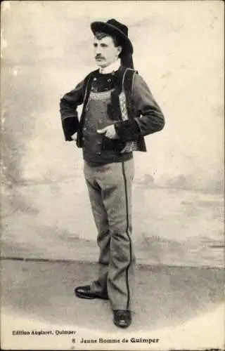 Ak Quimper Finistère, Mann in bretonischer Tracht