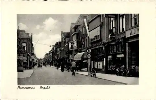 Ak Heerenveen Friesland Niederlande, Stadtansicht, Geschäfte, Fahrräder, Straßenansicht