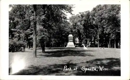 Foto Ak Sparta Wisconsin USA, Park, Denkmal