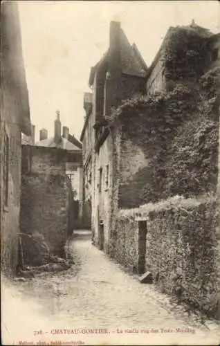 CPA Château Gontier-sur-Mayenne, La vieille rue des Trois Moulins