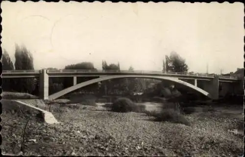 Ak Lesiguy-sur-Creuse Vienne, Brücke