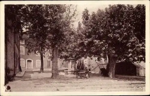 Ak Cadenet Vaucluse, Platz mit Bäumen, Trinkbrunnen, Bank, Kind, Gebäude im Hintergrund
