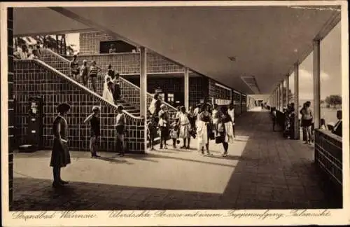 Ak Berlin Zehlendorf Wannsee, Strandbad, Überdachte Terrasse mit einem Treppenaufgang