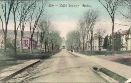 Ak Montreal Québec Kanada, McGill University, Bäume, Straße, historische Gebäude