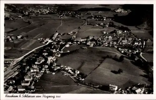 Ak Hausham in Oberbayern, Luftaufnahme von Hausham b. Schliersee, Landschaft, Gebäude