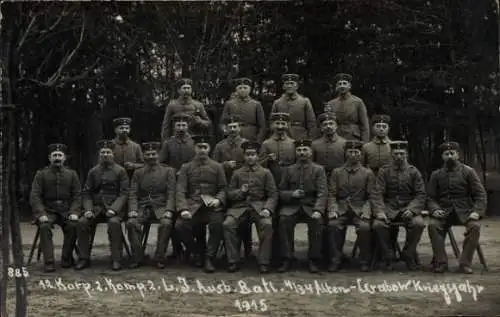 Foto Ak Deutsche Soldaten in Uniformen, 12. Korp. 2. Komp., 2. L. I., Ausb. Bataillon, 1915