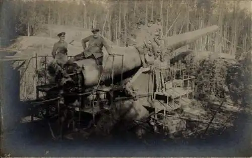 Foto Ak Deutsche Soldaten in Uniformen, Geschütz, Kaiserzeit