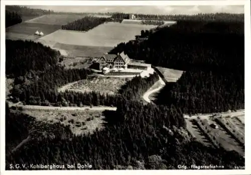 Ak Dahle Altena im Sauerland, S.G.V. Kohlberghaus bei Dahle, Fliegeraufnahme, Landschaft, Gebäude