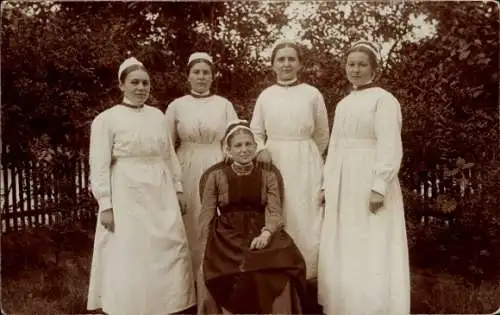Foto Ak Dösen Leipzig in Sachsen, fünf Frauen in Schwesterntracht, Fanny, September 1919