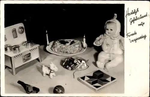 Ak Glückwunsch zum Geburtstag, Puppe, Spielzeuge, Kuchen, Geschenke