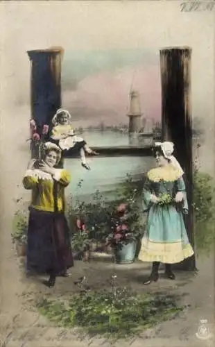 Ak zwei Frauen mit Kind am Wasser, Windmühle