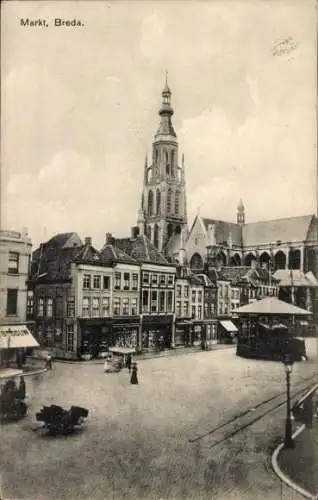 Ak Breda Nordbrabant Niederlande, Schwarz-weiß Foto einer belebten Marktstraße mit Kirchturm i...