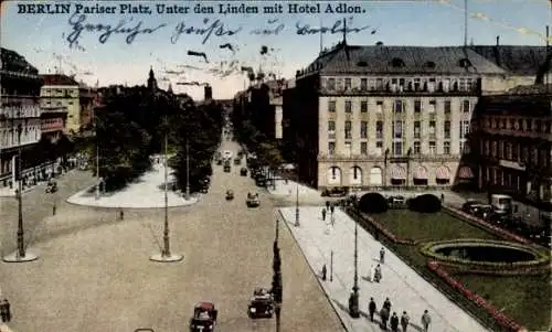 Ak Berlin, Pariser Platz, Unter den Linden mit Hotel Adlon 