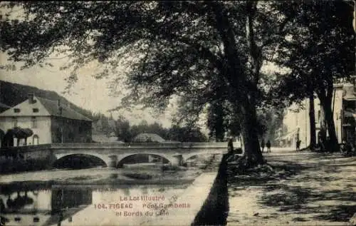 Ak Figeac Lot, Schwarz-Weiß-Foto, Fluss, Brücke, Bäume, Straße, 2 Gebäude