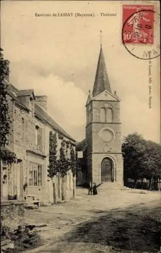 Ak Lassay Mayenne, Kirche, Häuser, Straße, Wolken, Menschen