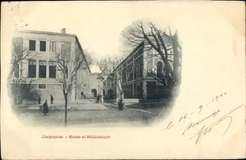 Ak Carpentras Vaucluse, Historisches Gebäude, Museum, Bibliothek, Bäume, Menschen