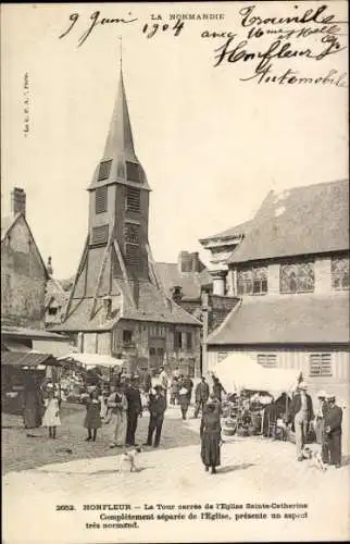 Ak Honfleur Calvados, Marktleben, Kirche Sainte-Catherine, Normandie,  Architektur