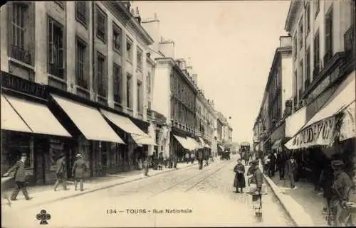 Ak Tours Indre et Loire, Rue Nationale, Straßenszene, Geschäfte, Passanten,  