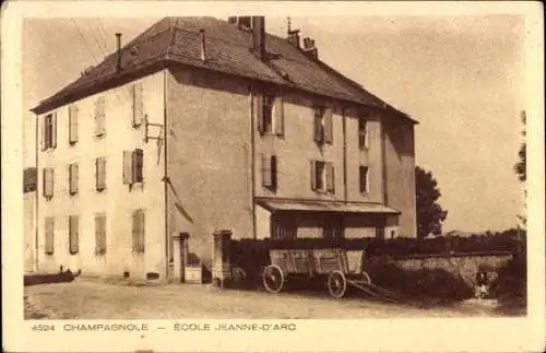 Ak Champagnole Jura, Schulgebäude École Jeanne-d'Arc,  Architektur, ländliche Umgebung