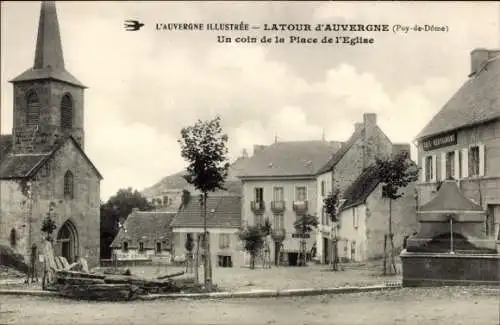 CPA Latour d'Auvergne Puy de Dôme, Un coin de la Place de l'Eglise