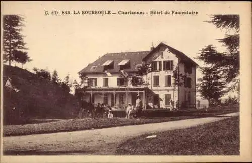 Ak La Bourboule Puy-de-Dôme, Hôtel du Funiculaire,  Aufnahme, Personen, Landschaft.
