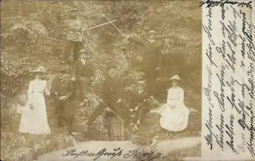 Foto Ak Ludwigshafen am Rhein, Gruppenportrait am Berg