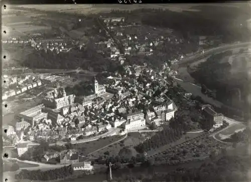 Ak Weilburg an der Lahn Hessen, Stadtansicht von  aufgenommen von einem Flugzeug.