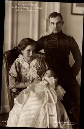 Ak Herzog Ernst August zu Braunschweig und Lüneburg, Herzogin Viktoria Luise, Erbprinz Ernst August