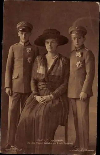 Ak Kronprinzessin Cecilie von Preußen, Prinzen Wilhelm und Louis Ferdinand, Uniform, Liersch 7903