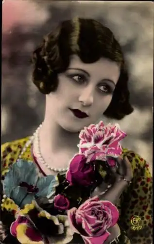 Ak Porträt einer jungen Frau, Blumen