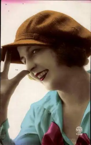 Ak Porträt einer jungen Frau, Mütze