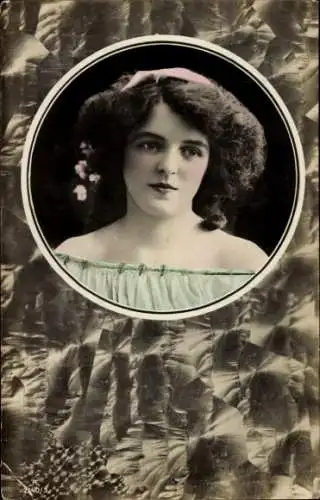 Passepartout Ak Porträt einer jungen Frau