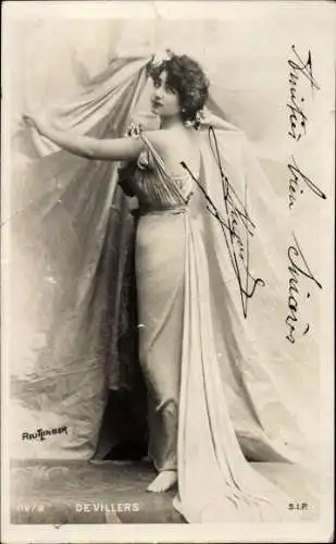 Ak Porträt einer Frau in weißem Kleid, De Villers