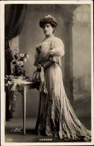 Ak Schauspielerin Labadie, Portrait