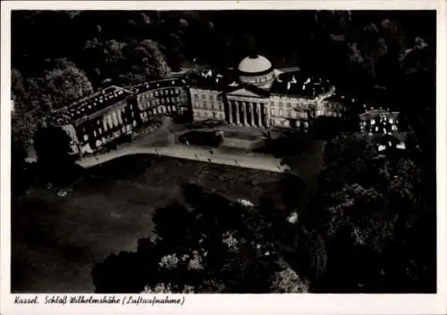 Ak Bad Wilhelmshöhe Kassel in Hessen, Luftaufnahme vom Schloss Wilhelmshöhe,  Architektur, Parkla