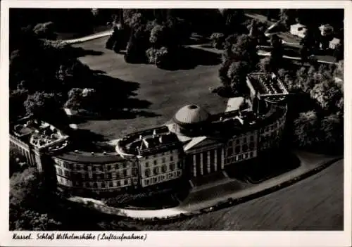 Ak Bad Wilhelmshöhe Kassel in Hessen, Luftaufnahme von Schloss Wilhelmshöhe, große Parkanlage, s 