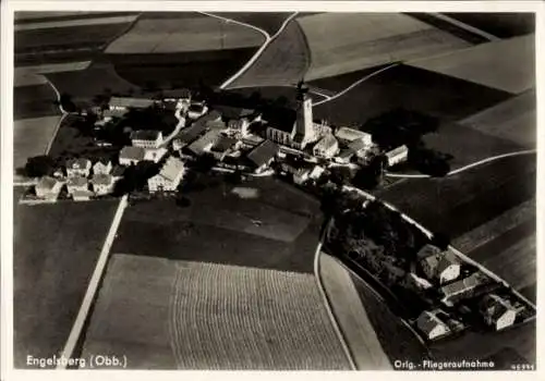Ak Engelsberg in Oberbayern, Luftaufnahme von Engelsberg, Kirche, Felder, 1939