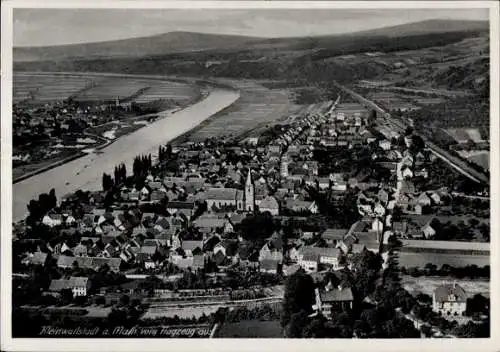 Ak Kleinwallstadt in Unterfranken, Luftaufnahme von  Fluss, Häuser, Kirche