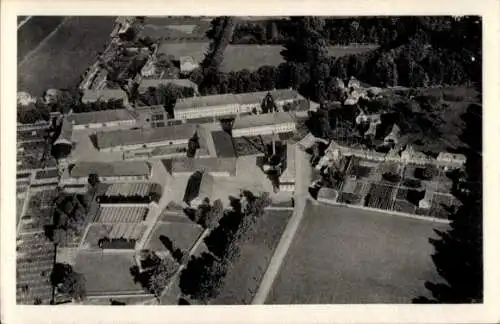 Ak Triesdorf Weidenbach in Mittelfranken, Luftaufnahme der Ackerbauschule, umliegende Felder, Geb