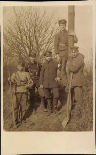 Foto Ak Deutsche Soldaten in Uniform, Gruppenbild