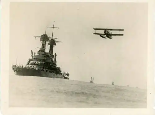 Foto Amerikanisches Kriegsschiff, Flugzeug, Flugboot
