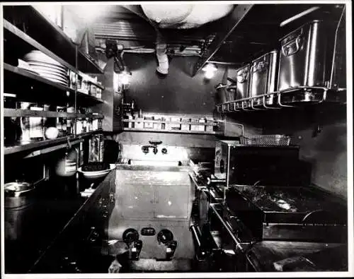 Foto Amerikanisches Kriegsschiff, U-Boot, Innenansicht, Küche