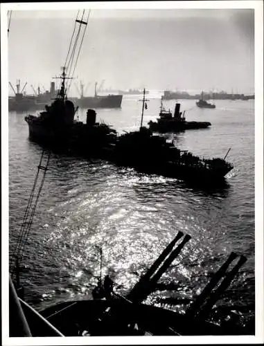 Foto Kriegsschiffe, Militär, Kriegshafen